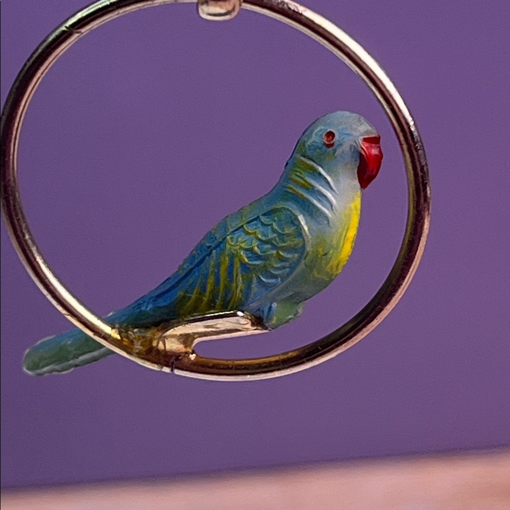 Vintage Handmade Green& Blue Bird Goldtone Dangle Screwback earrings - Picture 6 of 14